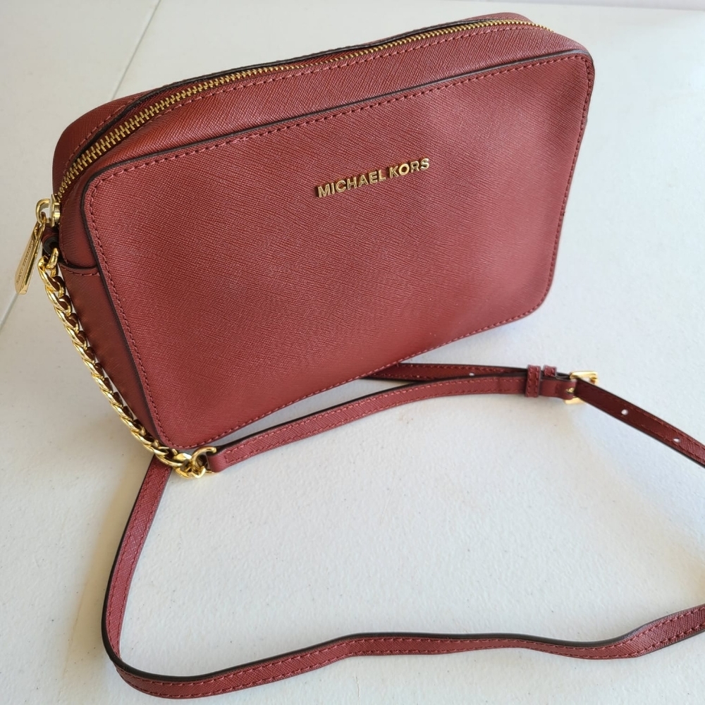 Michael Kors jet set bag like a rust color